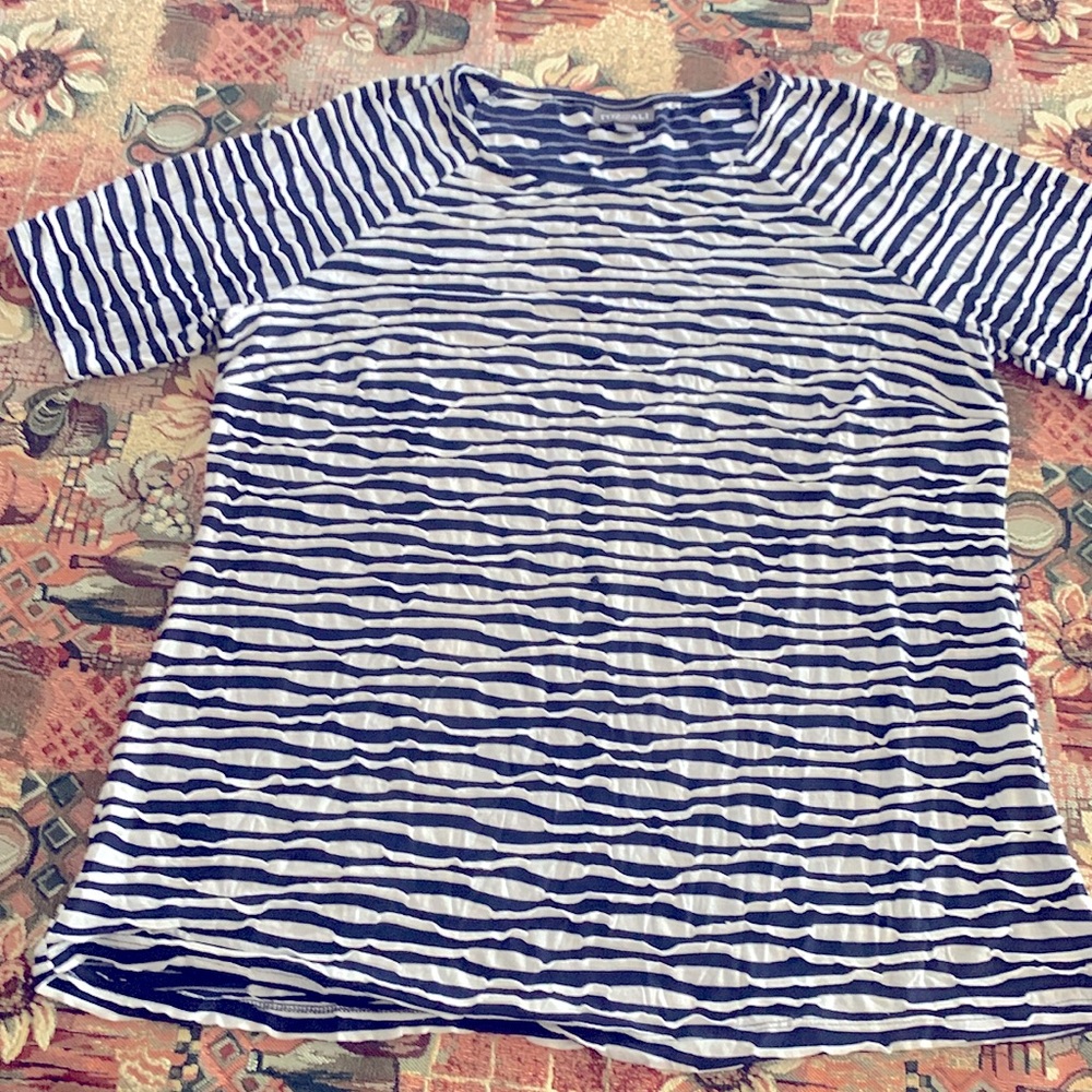 Roz&Ali summer top in navy with white waivy stripes XL